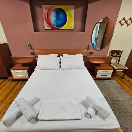 Duplex, Next To The New Bazaar Apartment Tirana
